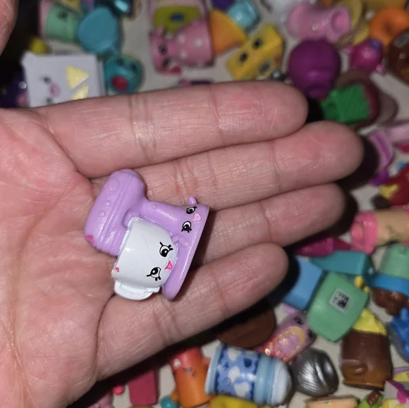 Shopkins Large Bundle 355 Pieces!!! - Picture 13 of 16